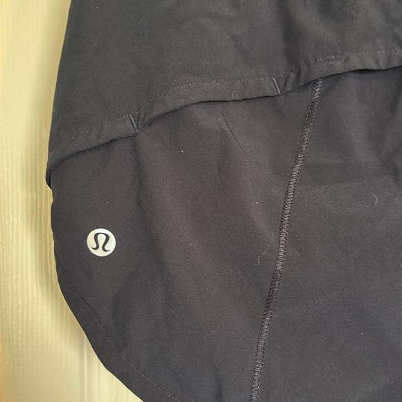 Lululemon women’s navy blue lined 2.5” inseam athletic shorts size 14 - Picture 6 of 11